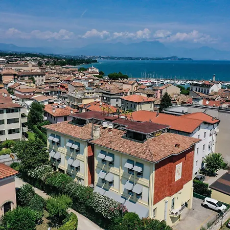 Hotel City Ξενοδοχείο Ντεζεντσάνο ντελ Γκάρντα