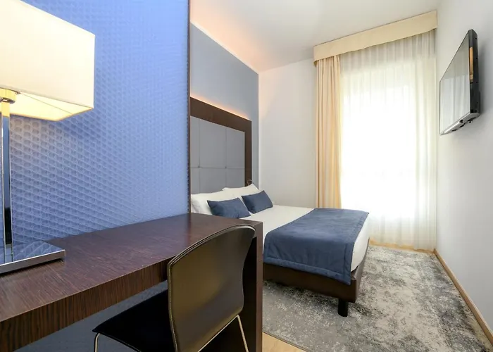 Hotel City 3* Ντεζεντσάνο ντελ Γκάρντα