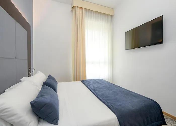 Hotel City Ντεζεντσάνο ντελ Γκάρντα