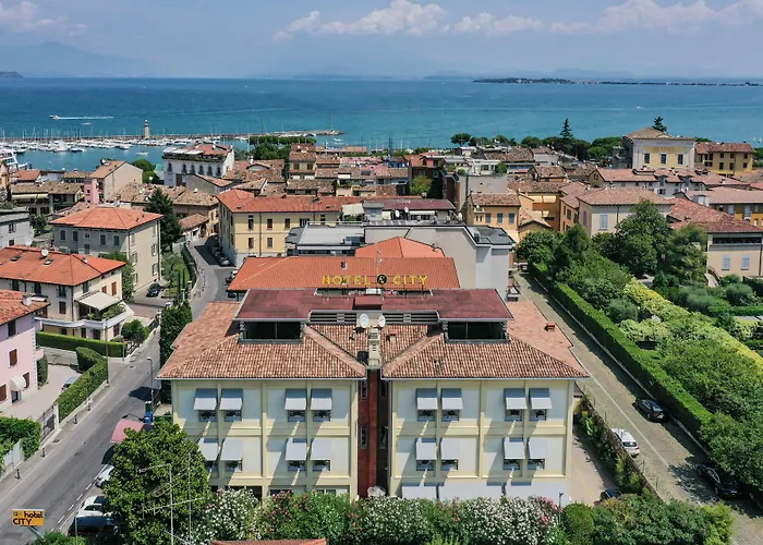 Hotel City Ντεζεντσάνο ντελ Γκάρντα