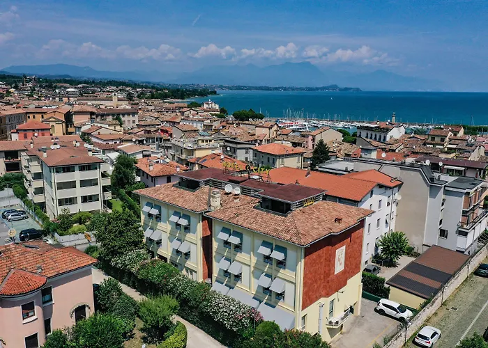 Hotel City Ξενοδοχείο Ντεζεντσάνο ντελ Γκάρντα