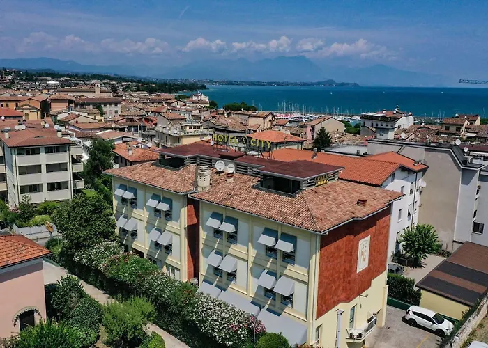 Hotel City Ντεζεντσάνο ντελ Γκάρντα